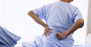 Foto de cabeza de siete factores de riesgo de estrechamiento espinal que debe saber